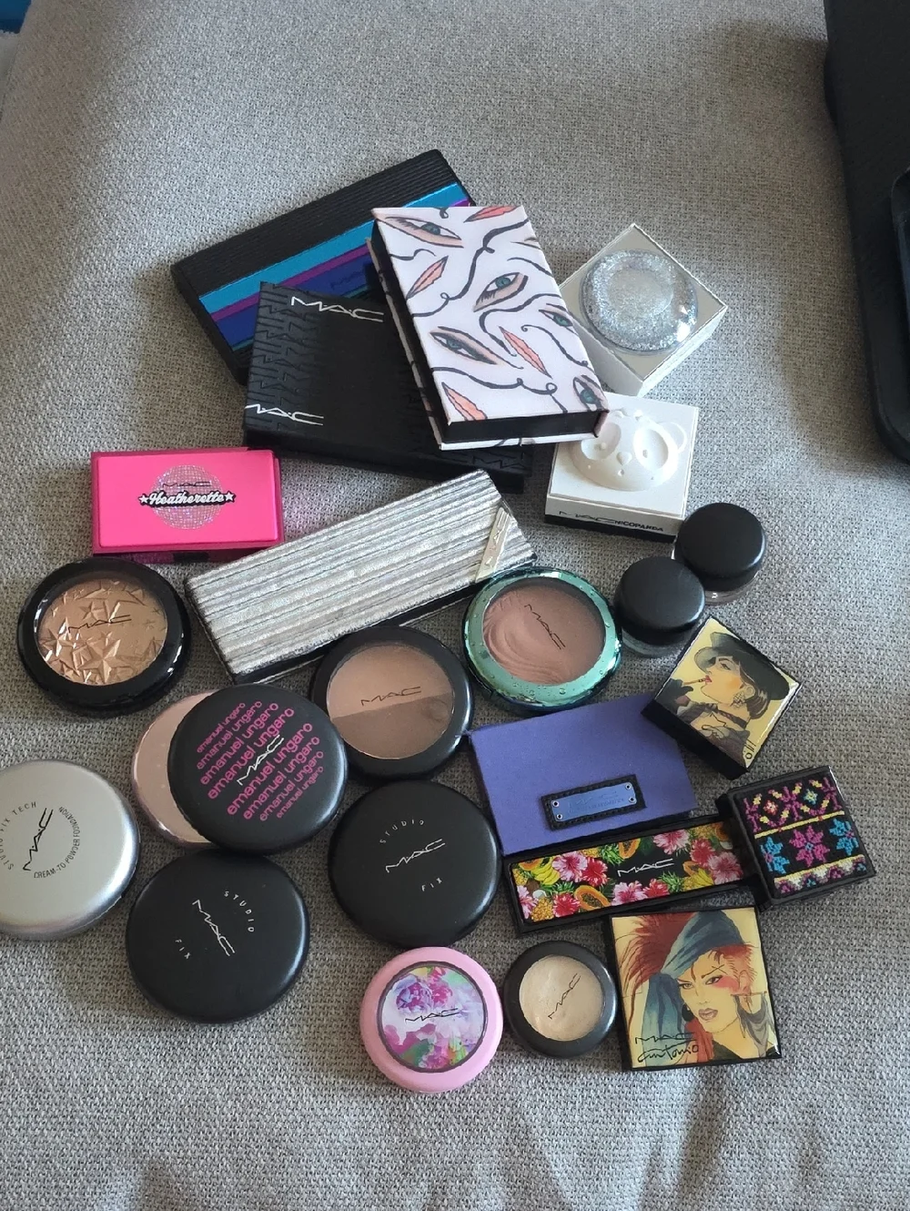 MAC Cosmetics Vintage Compacts And Colors - Picture 2 of 9